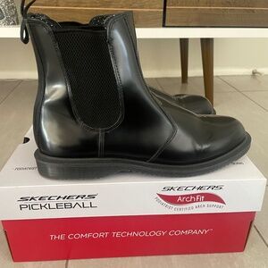 Dr. Martens Flora Boots 11